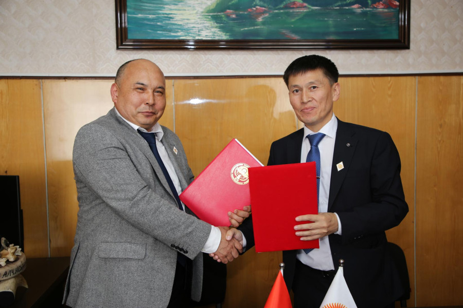 Официально закрепили подписями меморандумы и соглашения.